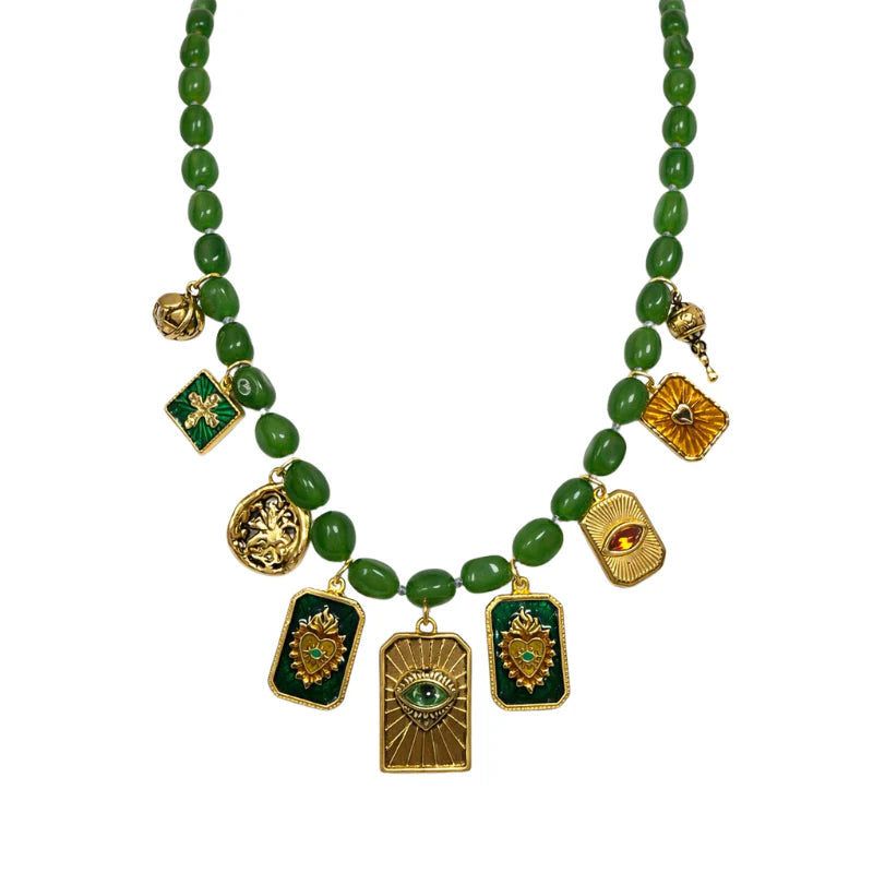 Collar de jade con múltiples colgantes