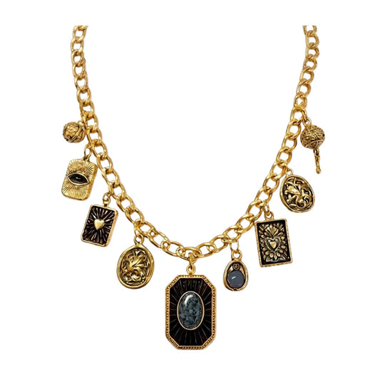 Collar con multiples colgantes