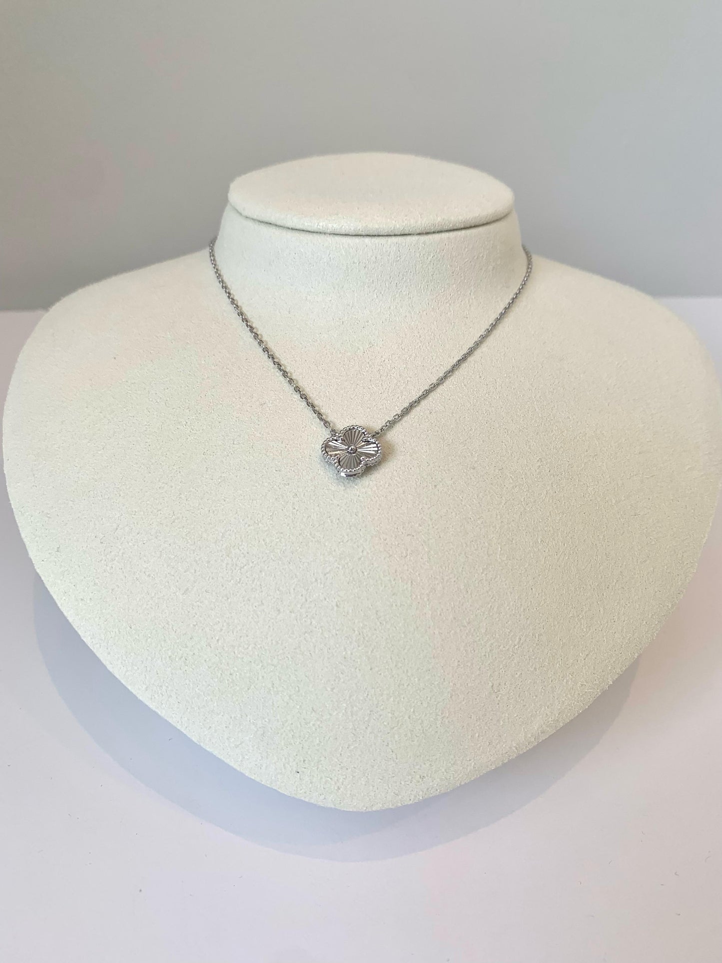 Trebol Necklace Solitario